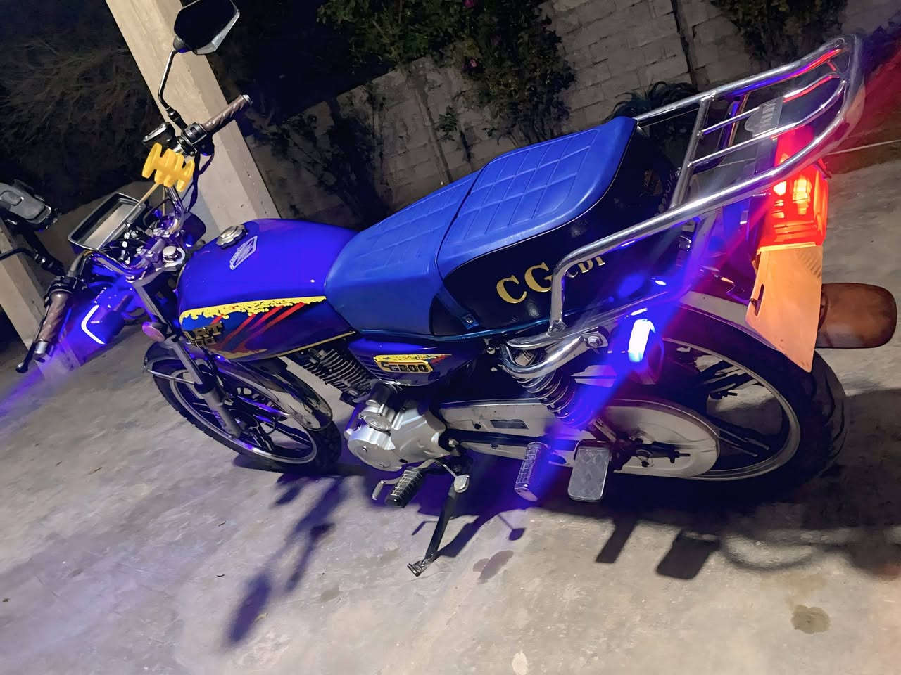 سلام عليكم ايراني سولنك سيفان 5كير موديل 2023 البيع الدراجه خير من الله مابيها كل نقص حجم المحرك 150 بس اني مخلي علامه مال 200 السعر 600 وبيها مجال 
مكان بغداد
***********
***********
