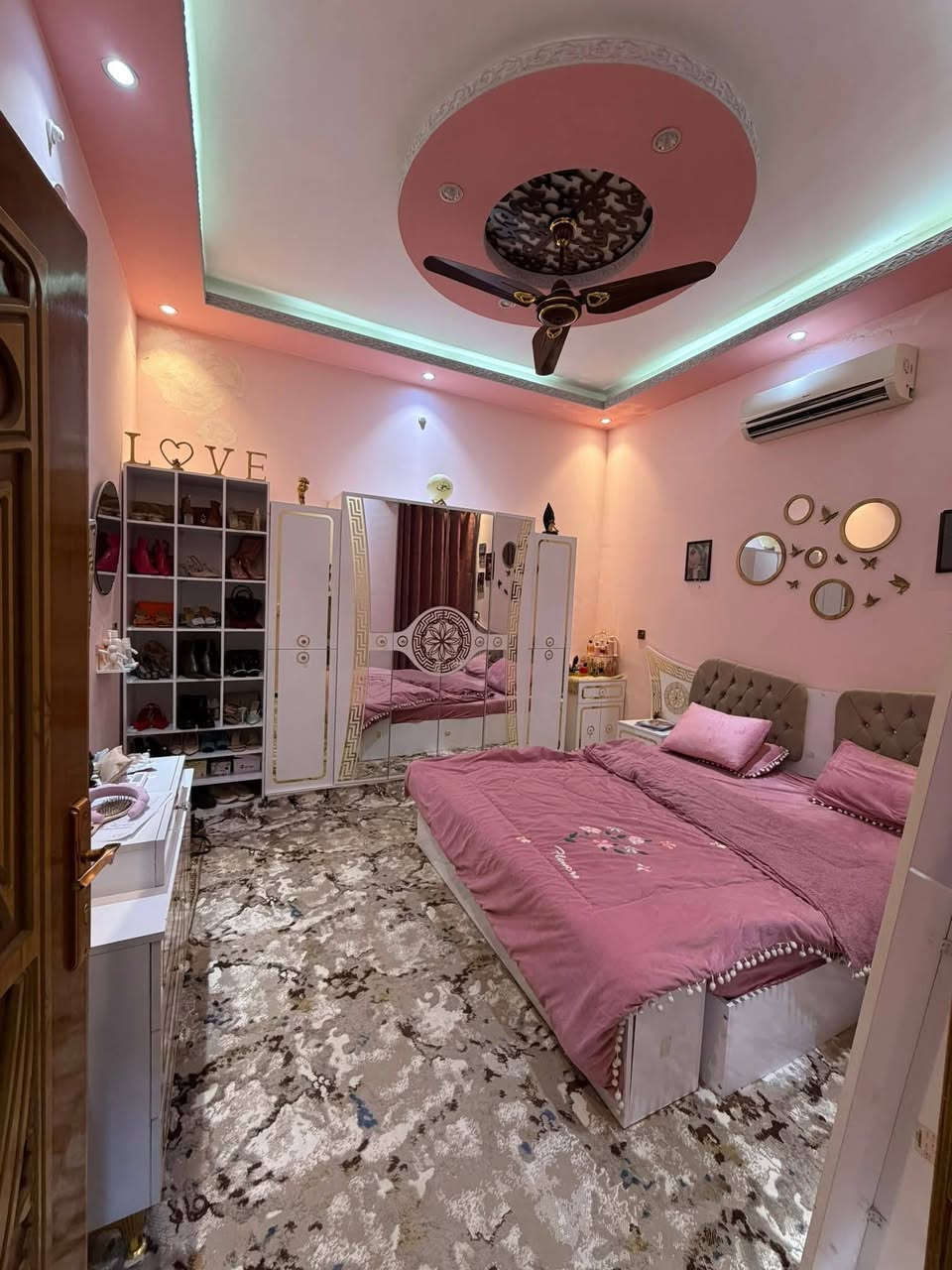 دزي هذا المنشور الرجلج وكليله اخذلي هذا البيت وهنا راح تعرفين يحبج لولا 🌝
للبيع بيت بكربلاء 200 متر مع الاثاث العنوان حي نصر جهة صحفين طابقين 5 غرف نوم 
‏‪***********‬‏
