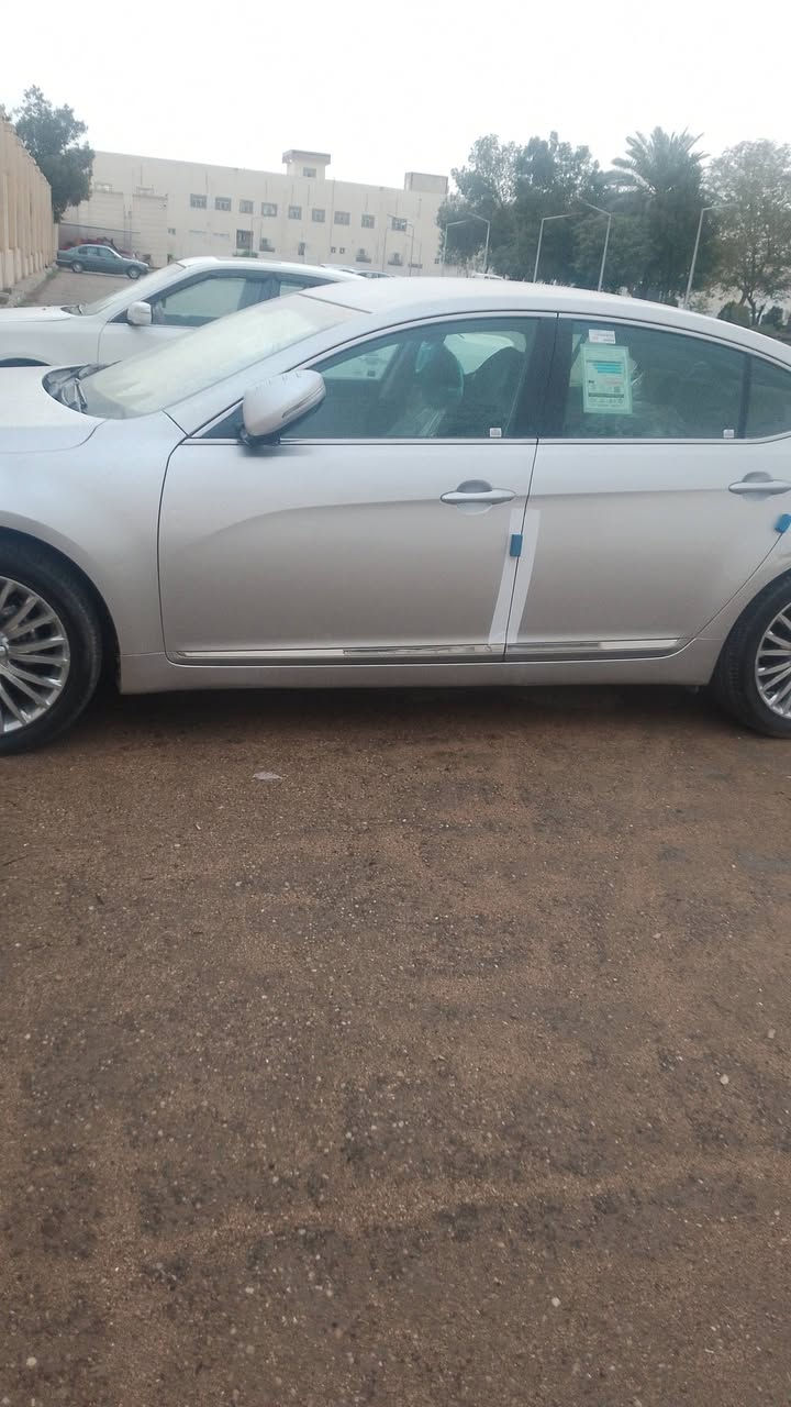 اخواني الاعزاء السلام عليكم كيا كادينزا خليجيه 15 للبيع تحويل مباشر فيها قطعتين صبغ بدون داخل بنيد والشام الاخ السياره الصلاه على النبي محرك جير كلهن مقفولات والانشاه بالعين ما ينكس ومراوس حسب الاقتناع *********** المكان الرماد 5 كيلو
