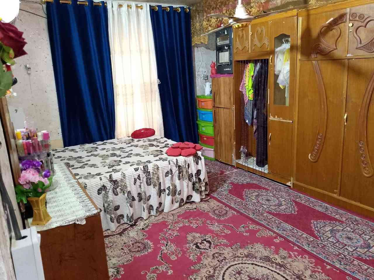 بيت للبيع طابو صرف المساحه 200م  الموقع مميز حي الشهداء رگن يحتوي على ثلاث غرف وصاله واستقبال ومطبخ وصحيات السعر 150مليون قابل للتفاوض للاستفسار مراجعه مكتب التعارف مقابل رشيد العامري او الاتصال ع الرقم ***********
