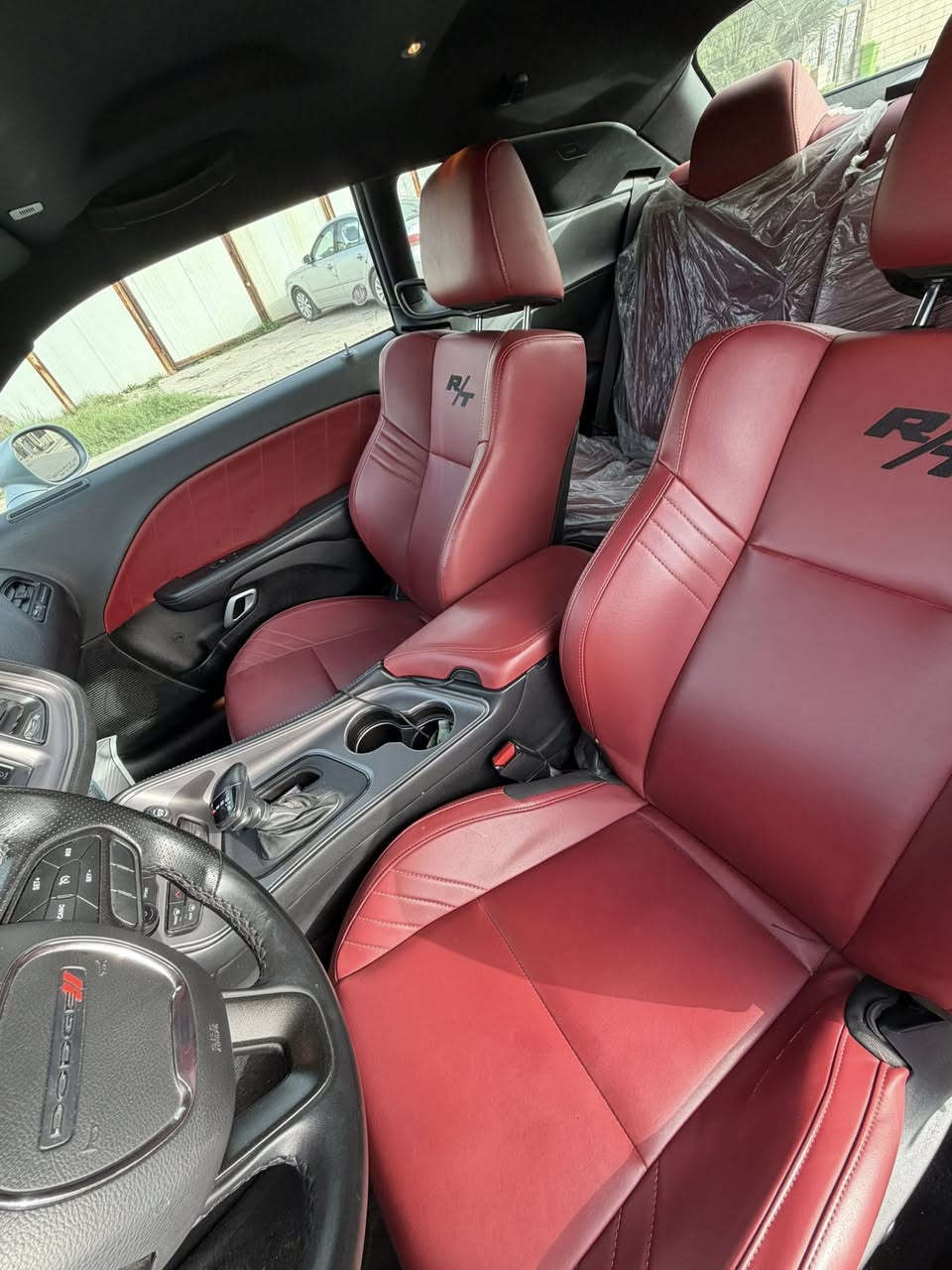 السلام عليكم
جالنجر R/T 2023 last call للبيع 
اللون رصاصي 
محرك 5700 سلندر 8 
كير و مكينة بلاد و كفالة وادامة كاملة
ماشية 31  الف وقابل للزيادة 
كشنات حضن و كهرباء 
شاشة وسط 
السيارة اصل بدون اي برمجة 
بدون ايرباك بدون دواخل 
مرقمة اربيل تحويل مباشر باسمي
السيارة بيهه نواقص بسيطة ما سويتهن لان مجال ماكو
السعر 22500
مكان السيارة بغداد اليرموك او السيدية
للتواصل *********** و متواجد على الفيس
