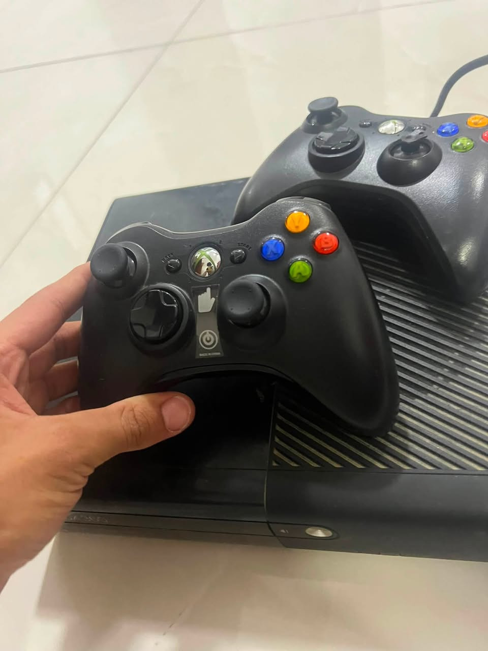 اكس بوكس360 للبيع بي تقريبا 40 لعبه نضيف وكلشي ما  سعره 120 الف وبي مجال مكاني بغداد الحريه هاذ رقمي بس واتساب بي ***********
