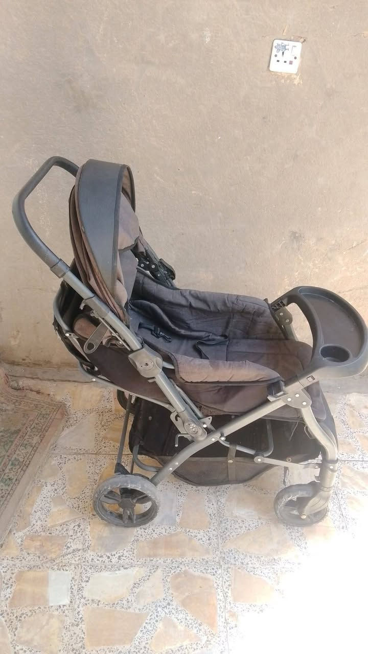 السلام عليكم 
عربانة اطفال للبيع كلش نظيفة تصفط إذا تردوها ،تتحمل  طفال لحد 4 سنوات عمره  ،  السعر 55 ألف
***********

