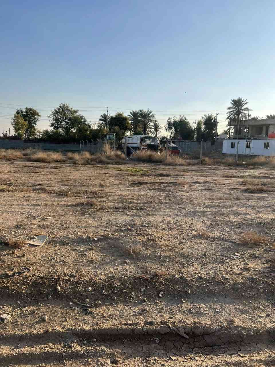 السلام عليكم قطعه ارض للبيع المساحه ٣٠٠ متر الواجهيه ١٥ والنزال ٢٠ الموقع بوب الشام بستان بشار الاستفسار الاتصال على الرقم ***********
