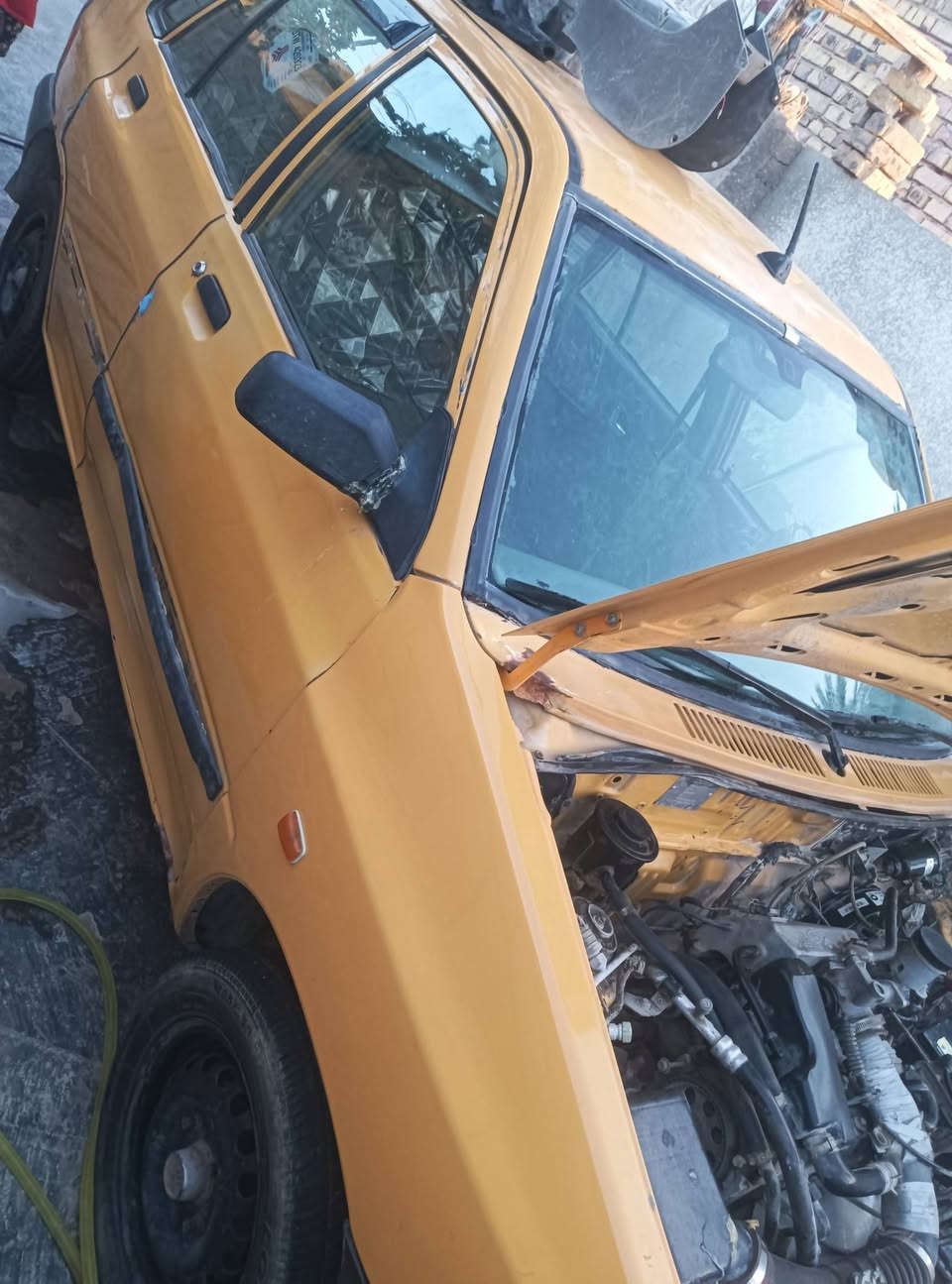 للبيع موديل 12رقم انكليزي سنويه 28مكينه او كير حداديه كلهن بلجيس باتري جديد مكان السياره حله شارع 100السعر 22او بيها مجال ***********
