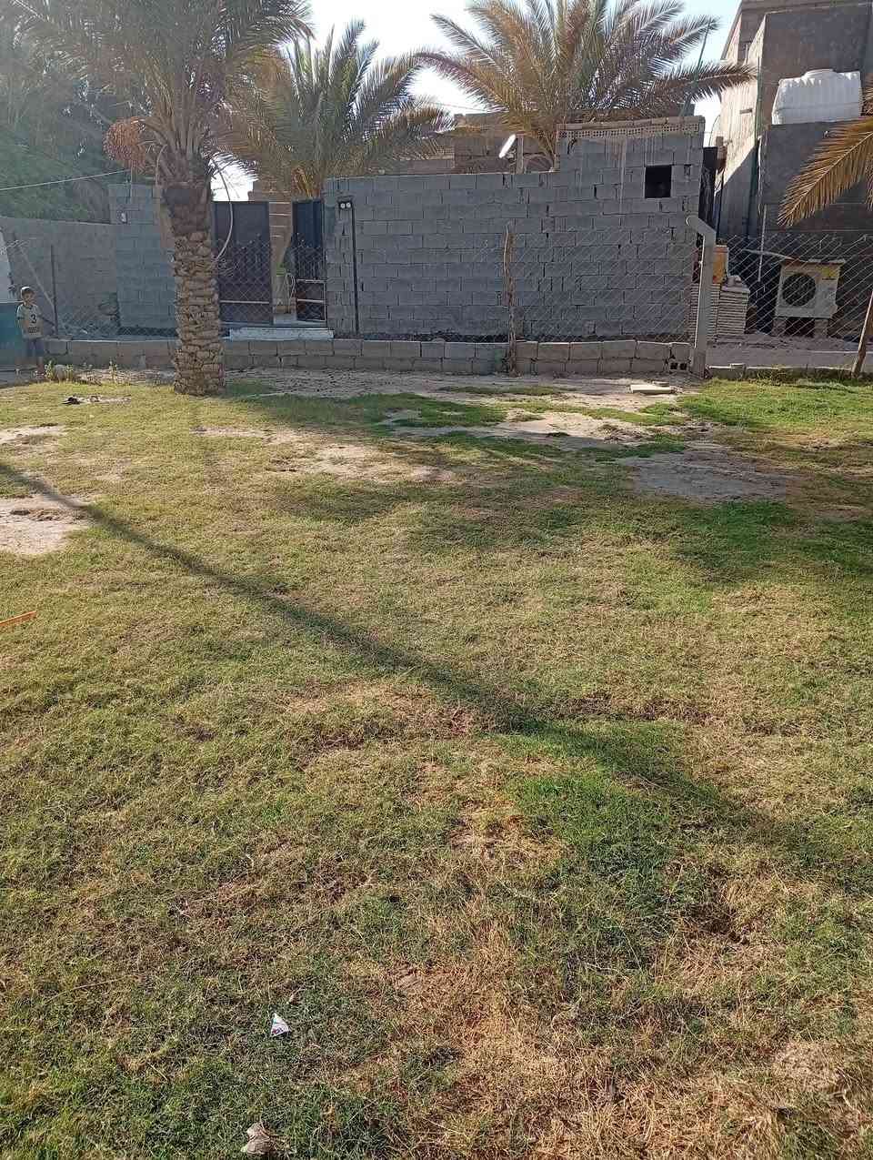 تحيه طيبه.. الدار للبيع. المساحه.400.متر. تحتوي على دار بمساحه.200متر. بناء حديث.. السقف عكاده.. خدمات كامله ماعدا التبليط...ماء مجاري كهرباء خط مولده.. مدارس واسواق قريبه.  جنس الأرض.117.. الدار ركن 

كربلاء المقدسة منطقة الشبانات..قرب حولي ابو مهدي المهندس . للاستفسار..***********
