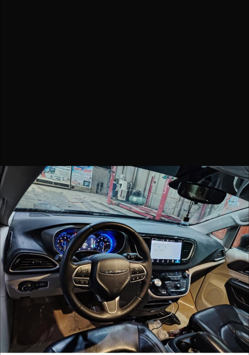 𝑪𝑯𝑹𝒀𝑺𝑳𝑬𝑹  𝑷𝑨𝑪𝑰𝑭𝑰𝑪𝑨 
موديل  2023 كفاله عامه
محرك ٦ سلندر 3.6
مواصفات 
بصمة
تشغيل عن بعد
كشنات جلد
كشن تدفئة
كشن كهربائي
ستيرن تدفئة
رادار امامي و خلفي و جانبي
بريك بصمة 
صندوق شفت 
لايت ليد زينون
شاشة كبيرة
برده ابواب
ابواب جانبي كهربائي 
ابواب بصمة
تحكمات ستيرن
بقية المواصفات معروفة
سيارة كفاله عامه
بجم كبس

سيارة موجود ذي قار
***********
السعر. 225
