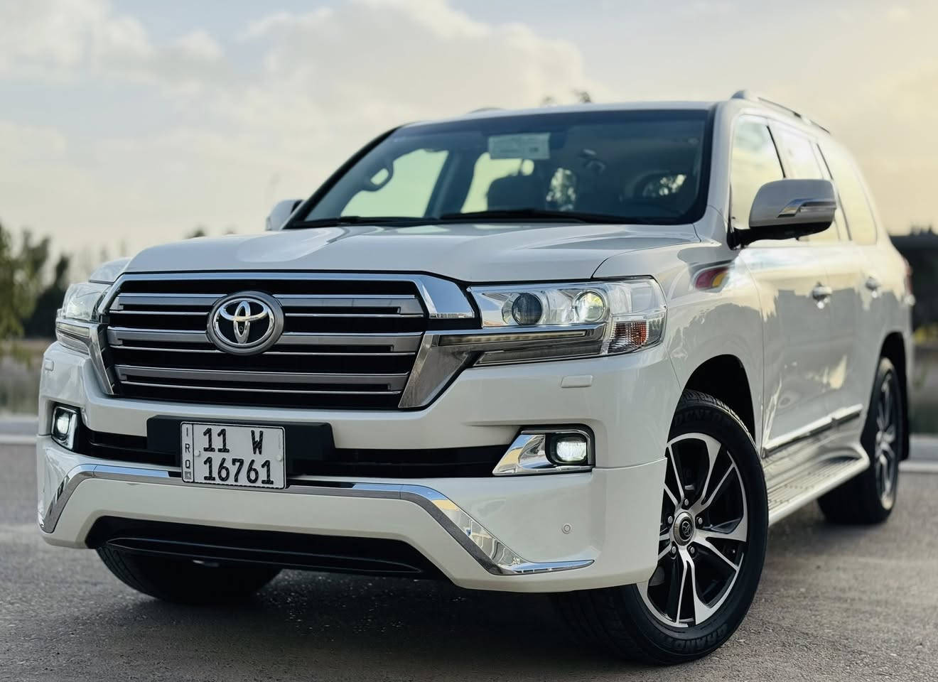 للبيع لاندكروز موديل 2017 ساز ابيض صدفي سته سلندر رقم بغداد وبسمي السياره،  المواصفات كشنين كهرباء 8 ايرباك دبل ماوس مري شفط وقلاب عند البك كشنات جلد حساس امامي وخلفي  بصمه تشغيل عدد 2 السياره 4️⃣ كامرات جديده ومكفوله كفاله عامه من الحادث والصبغ عدا الجاملغ الخلفي مصبوغ والسعرللاتصال***********
مكان السياره  بغداد
