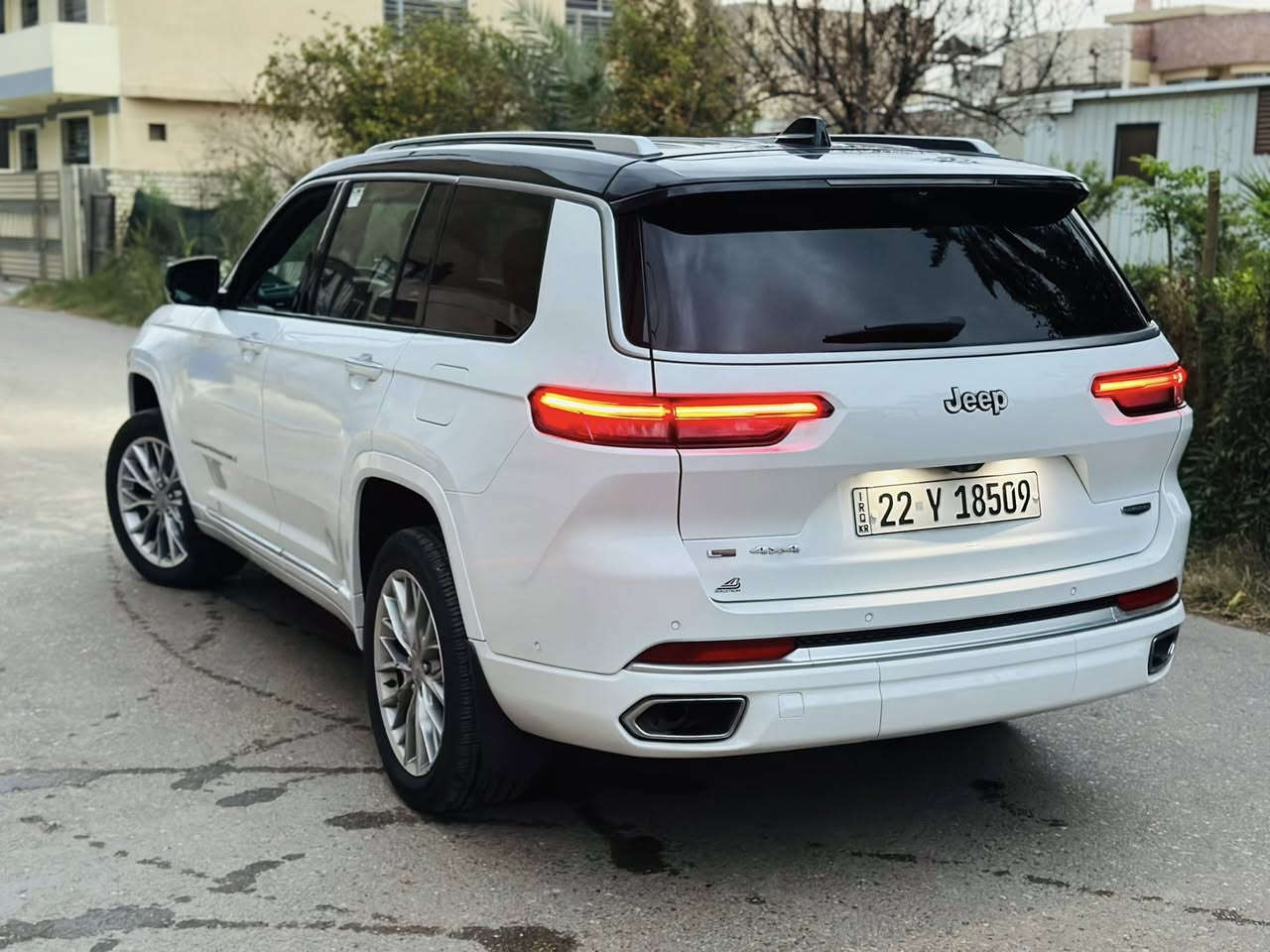 السلام عليكم
جيب كراند شيروكي سومت 2023 L ♥️
الضرر ربع الدعامية الامامية فقط الباقي مكفول 
صور الحادث مرفقة بلمنشور 

🔸🔸مواصفات 🔸🔸
أعلى فئة بلجيب فل 1/1 
تو كلر سقف اسود 
جكات 
8 كامرات محيطية وداخلية 
4 رادارات
بنوراما 
3 شاشات 
كراسي هزاز مساج 
كراسي جلد سومت 
كراسي كهرباء 4 حركات 
مري كهرباء 
كامرة حرارية دشبول 
دادشو عداد 
تدفئة + تبريد مقاعد
شاحن وايرليس
صندوق كهرباء 
ستيرن كهرباء 
شفتات رياضية مقود 
تدفئة مقود 
مستشعر وقوف خلفي 
رادار جانبي 
ويل 20 كروم 
قطتعين تبريد
3 وضعيات قيادة 
هاند بريك بصمة 
تحديد مسار 
لايتات فل زنون 
الكراسي الخلفية الكل كهرباء

السعر 41,500 $ وبيها مجال بسيط 
***********
