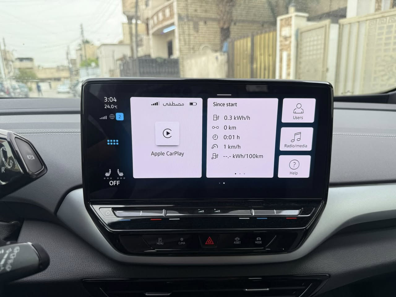 🚗 للبيع – Volkswagen ID.4 كهرباء ⚡

الموديل: 2024  
الوارد: كندي 🇨🇦    
اللون: سلفر مميز ✨  

🔋 بطارية كبيرة 82 kWh  
🚗 مدى يصل الى 420 – 430 كم بالشحنة الواحدة  
⚡ شحن سريع 10% الى 80% خلال حوالي 30 دقيقة
مع شاحن اصلي ياتي مع السياره ايضاً (شحن بطيئ)  
🧠 شاشة كبيرة ونظام ذكي  
🛋️ مريحة جداً بالعزل والسواقة  
📦 مساحة واسعة للعائلة والسفر  
💰 اقتصادية جداً بالصرف (بدون بنزين)

المواصفات:
- شاشة كبيرة + كاميرا خلفية 
- حساسات  360 درجة 
- تشغيل بصمة
- تكييف ممتاز
- نظام أمان متطور
- كراسي مريحة جداً نصف جلد نصف قماش 
- سيارة هادئة جداً بالسير

📍 السيارة جاهزة للفحص
السعر: (180$)
📞 للتواصل: (***********)

سيارة كهرباء حديثة – صرف قليل – تكنولوجيا متطورة
فرصة ممتازة لمن يريد سيارة حديثة
