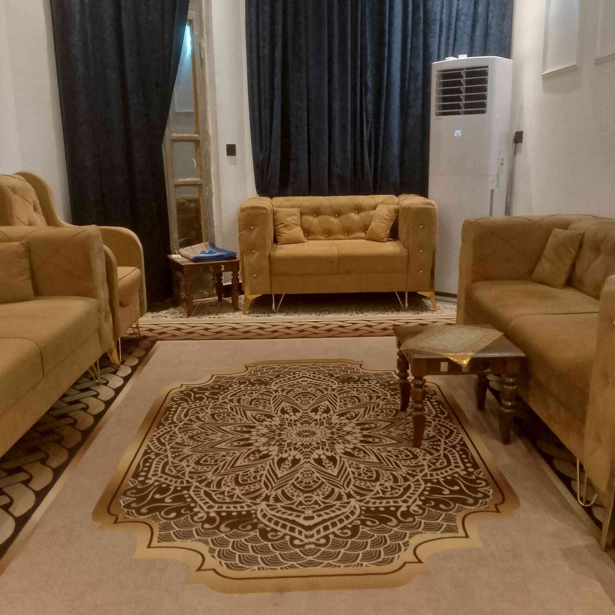 بيت للبيع بحي البساتين الضباط طابو ملك صرف باسمي مساحه 100متر تلث طوابق اربع غرف نوم مع الخدمات بكل طابق للتواصل الاتصال على الرقم ***********
