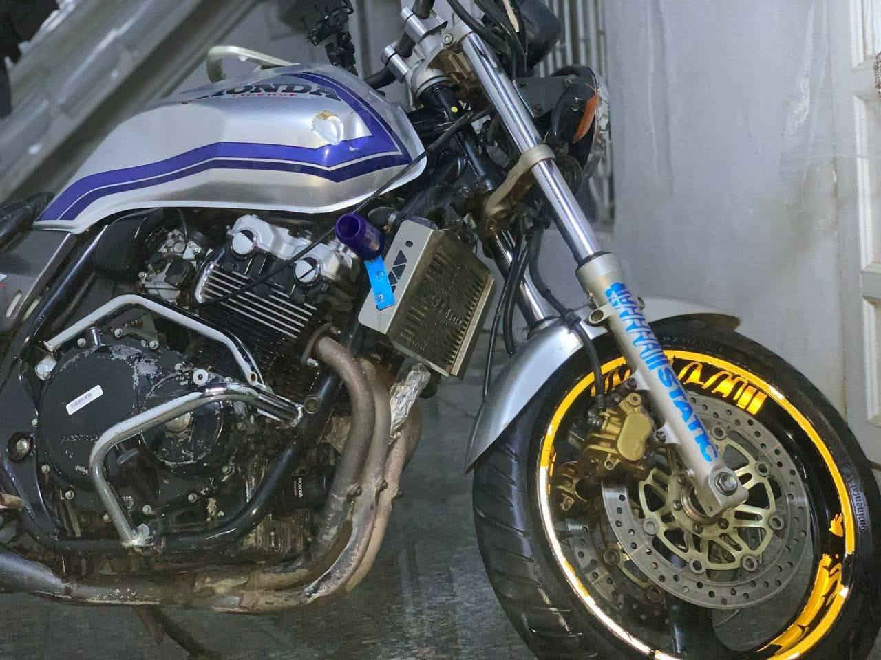 سيبي فور جيل ثاني اوراق أصولي وبيها كمرك
دراجه كفاله مكينه وكير  تجي تفحص 
وشوف عليها تخم تاير جديد 
دراجه بيها نواقص بس بريكات غير ذنب ماكو كامله مكمله 
سعر ١٧٠٠ مكاني ديوانية


**إذا كنت صاحب هذا الإعلان وتريد حذفه لأي سبب، رجاءا أرسل رسالة إلى الدعم الفني**