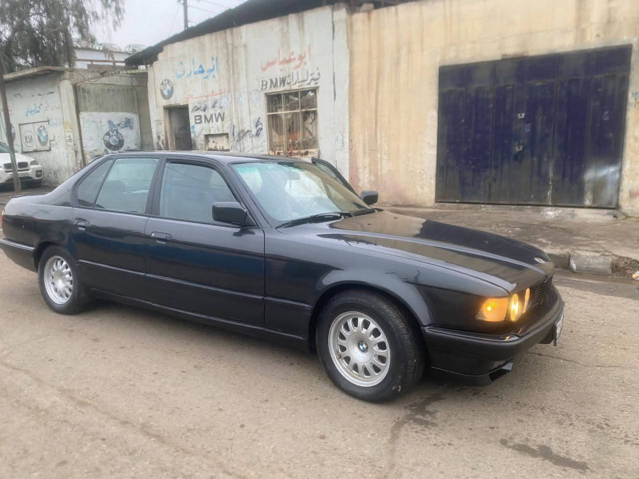 سلام عليكم بي ام 730للبيع محرك 35 سياره موديل 92 كشنات جلد اصلي داخله حيل نضيفه السياره يرادله كاردن فقط   طخه خفيفه بل جاملوخ الوره تحول شرط السهر 50 بيه مجال رقم الموبايل ‏‪***********‬‏
