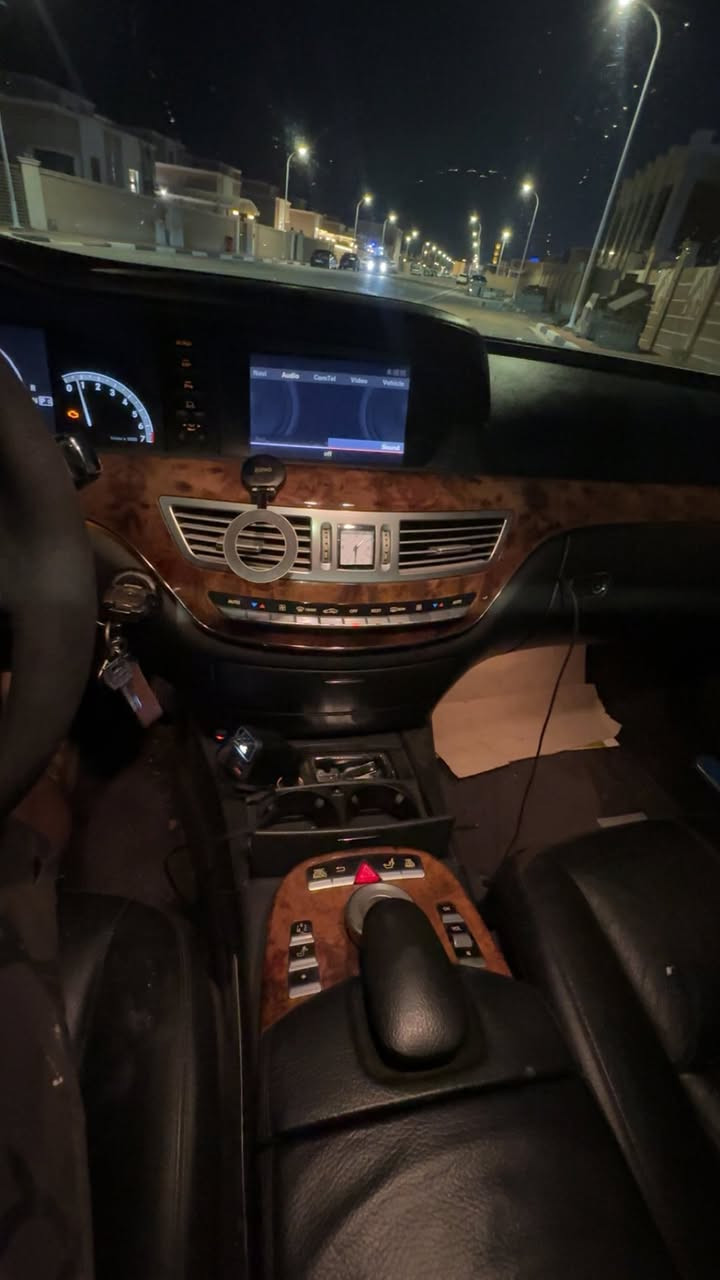 السلام عليكم
للبيع او مراوس حسب القناعة
مرسيدس S350
6 سلندر تنفس طبيعي
2007 وارد يابان 
بيه نص قماره صبغ اثر جراد وبيه بارد اربع اصابع بل جاملغ الكدام
الباقي كفاله شرط الفحص كير مكينه شرط الفحص
حداده جديده تخم تاير جديد
تبريد ثلاجه جنطه شفط السياره نضيفه استخدام شخصي
مامتعوبه مانقصه شي غرفتها بل لايلون
كشنات كهرباء وخزن ميموري 
باب قصير مواصفاته معروفه ماحاجه اذكر 
السياره ماشيه 182 الف كيلو حقيقي 
العنوان البصره مدينه النرجس
سعر السياره 195 وبيه مجال شي قليل لحد يقارنه بل راكضات السياره جديده واخت الزيرو
رقم بغداد الجديد تحويل وكاله موجود 
*********** وتساب واتصال
