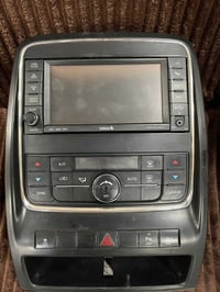 شاشة وتحكمات • موديل ٢٠١١-٢٠١٣ • البصرة