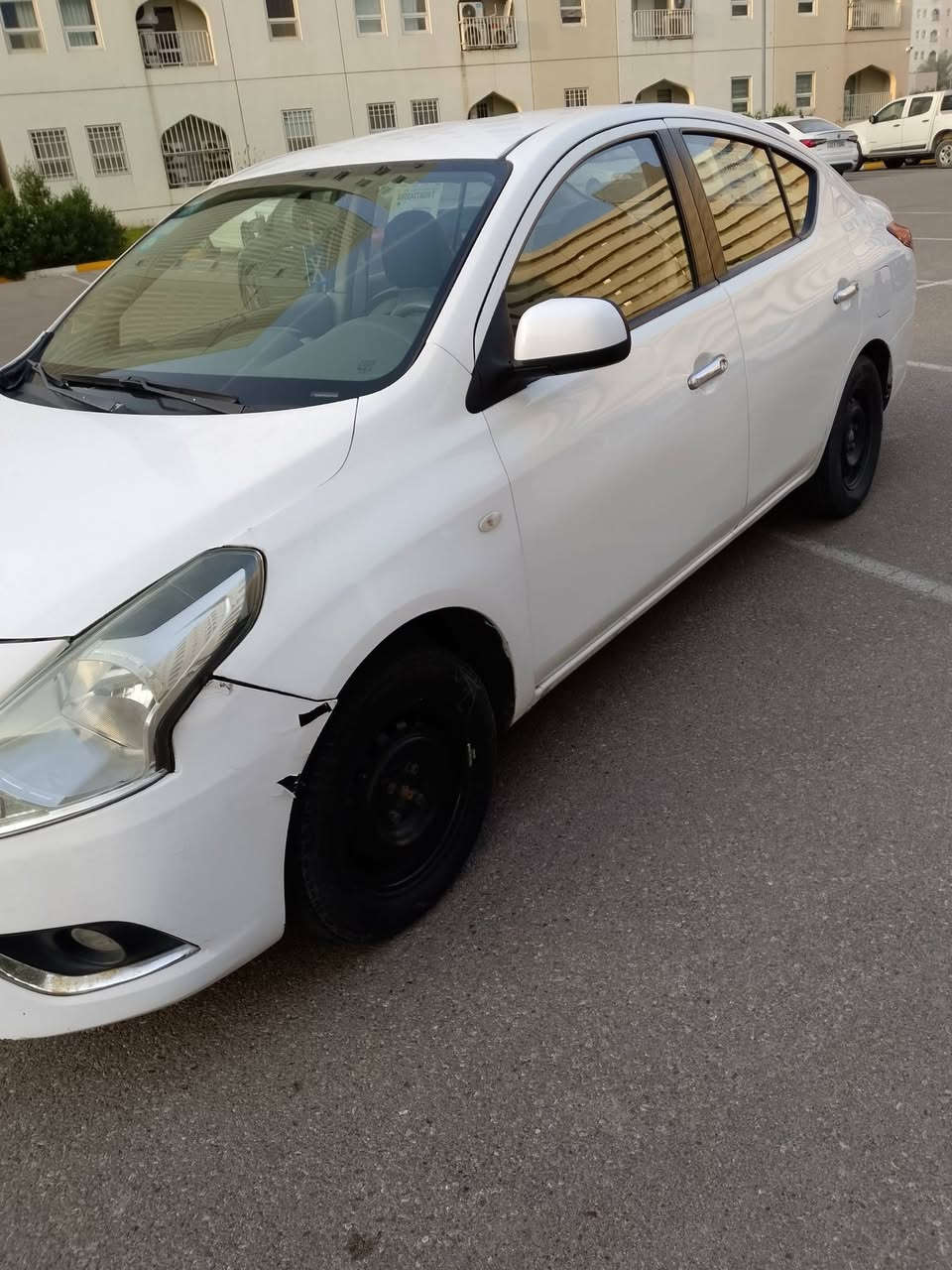 السلام عليكم
نيسان سني هندي
رقم بغداد
موديل 16
سيارة جاهز ما بيها اي نقص 
بيها صبغ باب السائق  ونص من الباب  الخلفي
بيها بارد بل چاملقات الخلفية
تخم تاير جديد صدر جديد مكينة كير كفالة 
مكان بغداد 
السعر 90 وبيها مجال
الهاتف ***********
