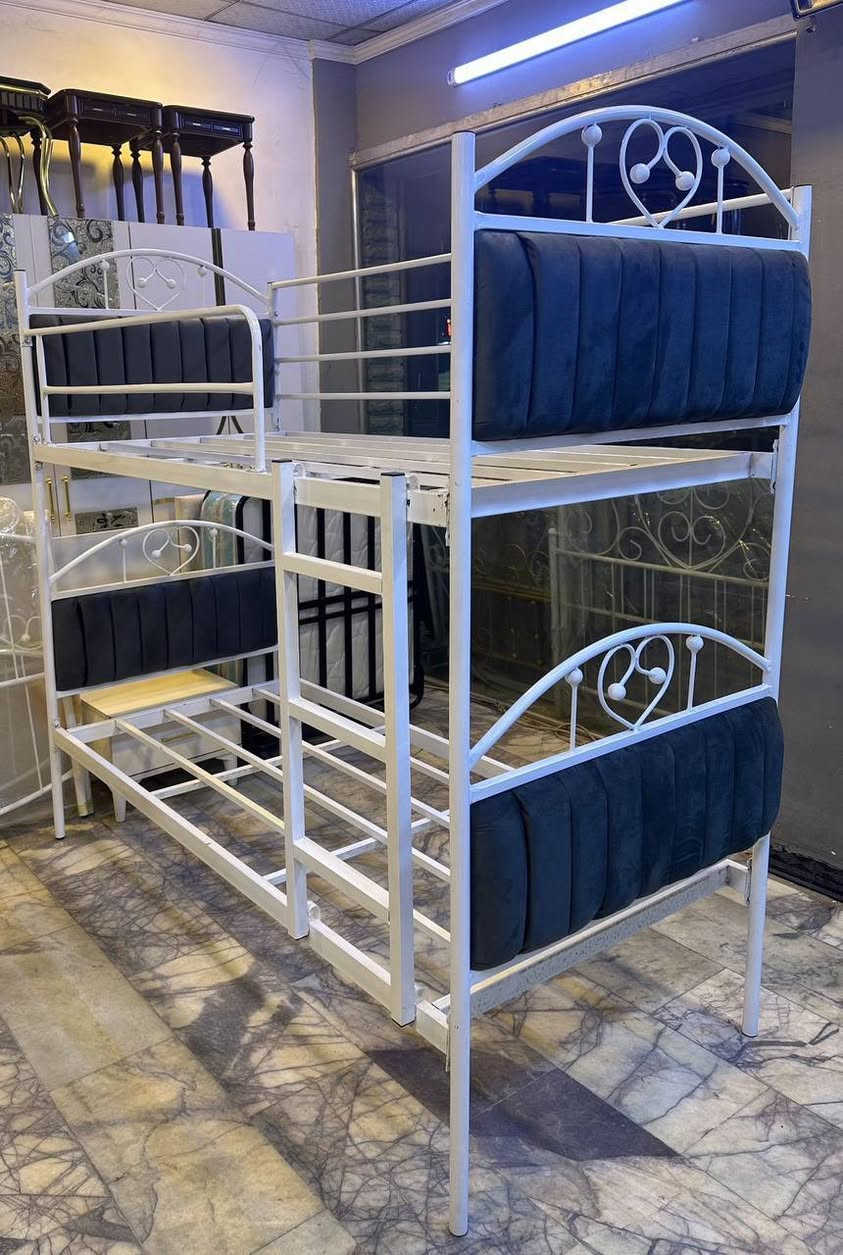 سرير حديد ابيض او اسود
سرير حديد طابقين 
سرير حديد ودوشمة طابقين
قياس 90 في 190 
او اي قياس حسب الطلب


**إذا كنت صاحب هذا الإعلان وتريد حذفه لأي سبب، رجاءا أرسل رسالة إلى الدعم الفني**