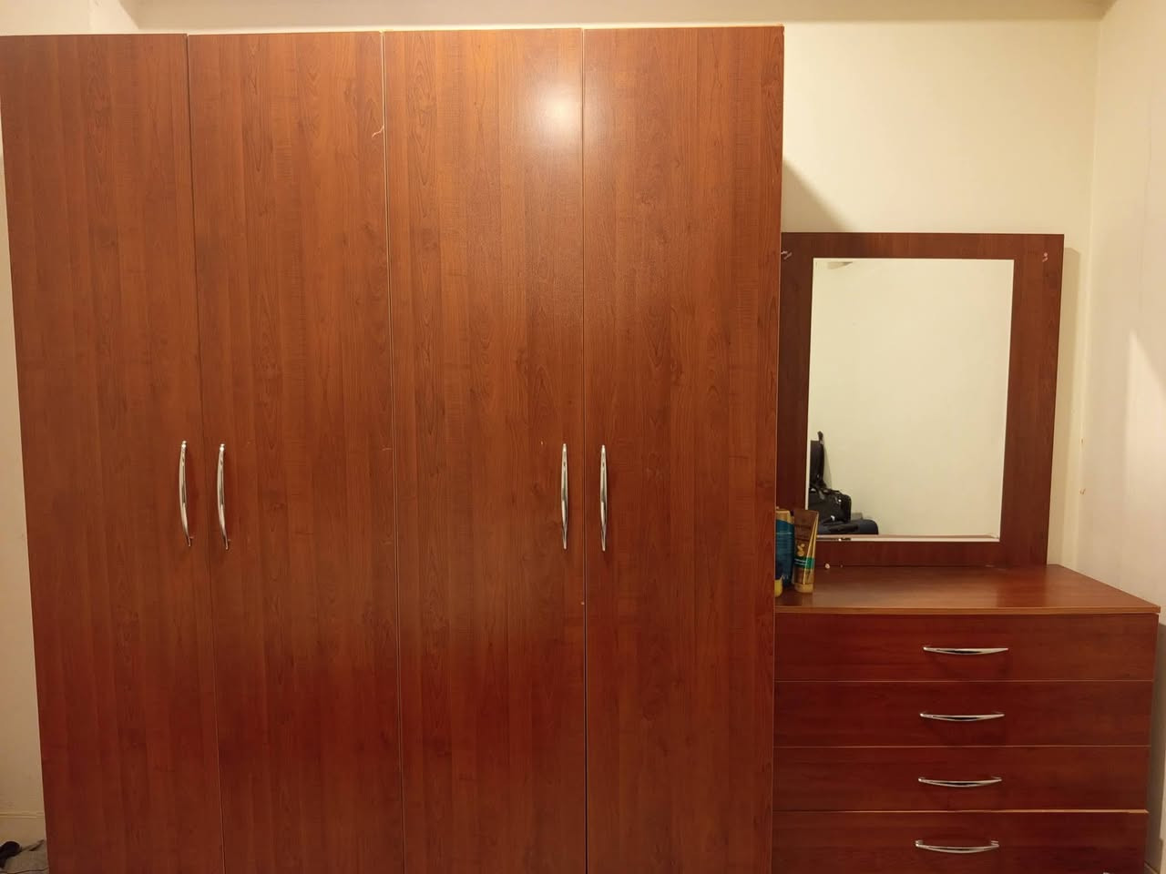 السلام وعليكم عندي غراض مستعمله للبيع وعندي سبالت طنين وعندي اشياء ونواعم هم الي ياخذ حاجه ياخذ هديه وياها مكاني بغداد ***********او مراسله الصفحه
