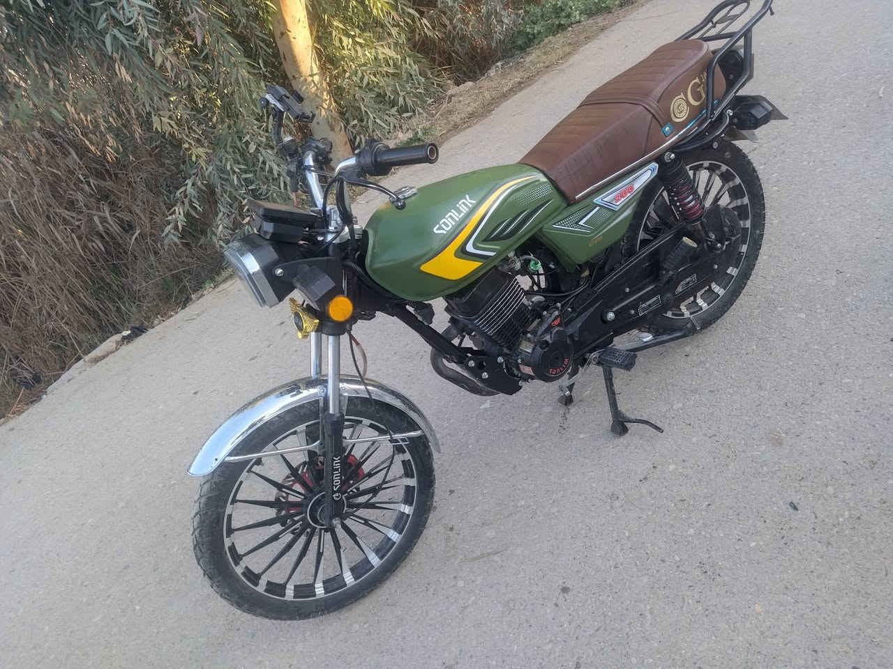 دراجه سولنك  موديل 2024 طالعه بل25 شهر سادس  مكينه 200cc SBF ضاغطة وزنجيل انسه الهزه كفاله عامه رقم وسنويه السعر مليون و800 قفل ابو المليون و790 لاتتصل  مكاني ديالى شهربان  هاذا رقمي ***********
