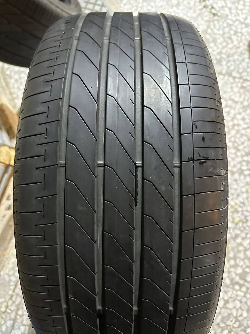 السلام عليكم

للبيع تخم تاير بردجستون ياباني حجم ١٩/٤٠/٢٤٥ انتاج سنة ٢٤ شهر ١٠ نظيف جداً بدون اي ضرر لا بنجر ولا غير شي 
نظافة ٩٥ ٪؜ 
يرهم سوناتا /K5 
للأستفسار / ***********
