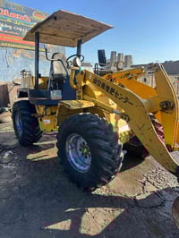 شفل كوماتسو ٢٠١٠ رقم بغداد  حجم WA50 نضيف جداً  تخم تايرات جديد  مكانه...