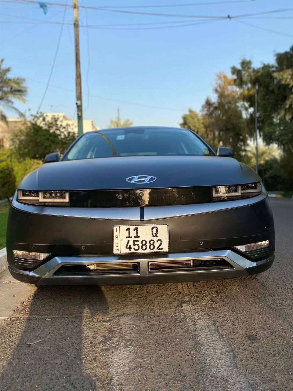 السلام عليكم 
هيونداي ايونيك 5   2024 SEL فور ويل بطارية 74 كيلو واط 
فول عدا الفتحة السياره لون اسود مات 
بلادي دبل ماطور 340 حصان مابيها اي نقص
داخل جلد كشنات اماميه كهرباء لايت 
لد داخل لدات محيطية 64 لون صندوق كهرباء شاشة متصلة يدات كهرباء حساس امامي خلفي 
وباقي الموصفات المعروفة 
مكاني بغداد سعر 200 ورقة وبي مجال 
***********
