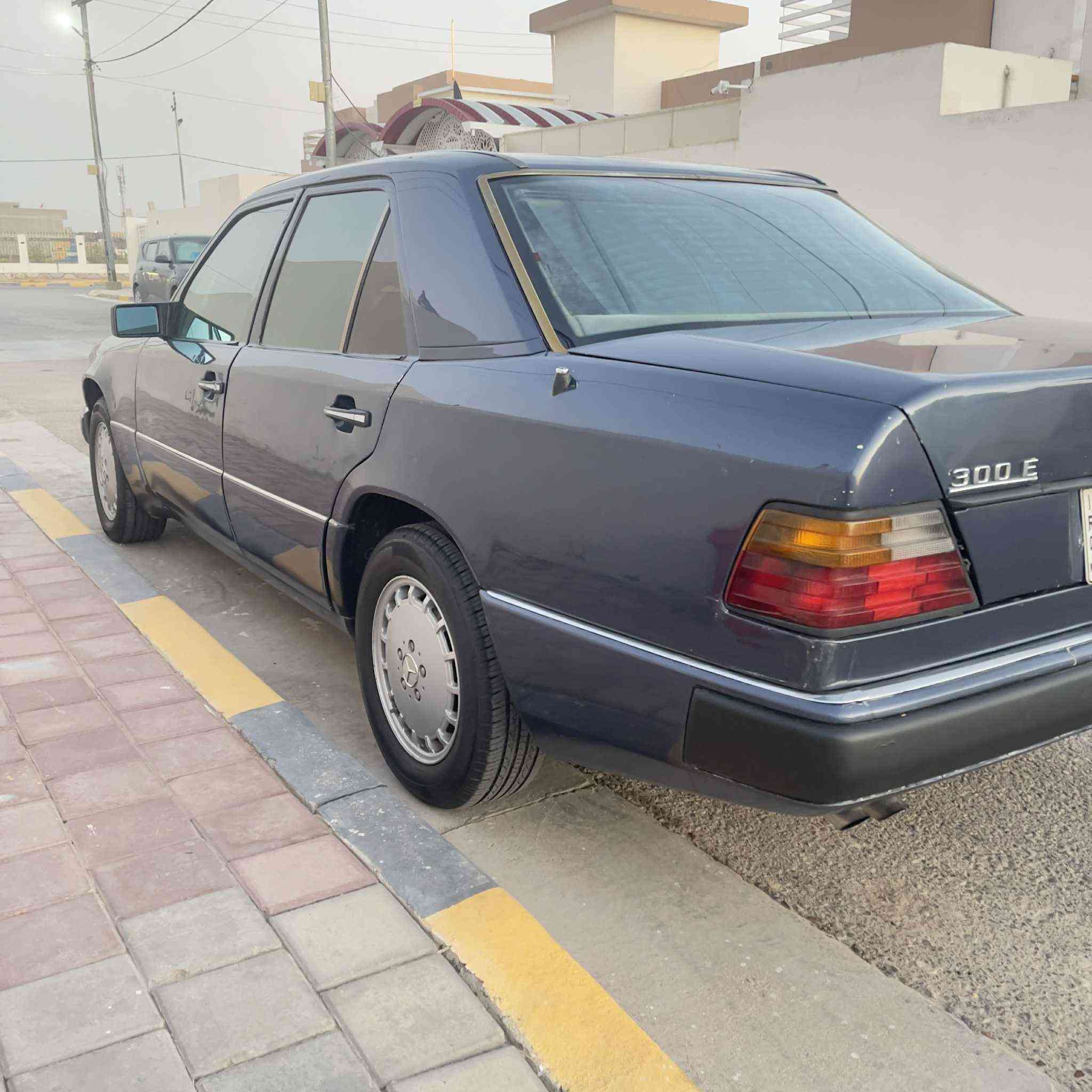 اسلام عليكم حبايب مارسيدس دب 300C
السياره كلها بلاد بيها بس بنيد صبغ اثر جراد كفاله عامه من ضرر وخياس مكينه وكير خير من الله عنكبوت 
منضومه بانزين كلها جديد تانكي دبل فيت بم نوزلات ابلكات كلها جديد مكاني حله بابل 
حبايب الي مو شرايت ليتصل وليتعبني 
سعرها 80 وبيها مجال شي قليل 
***********
