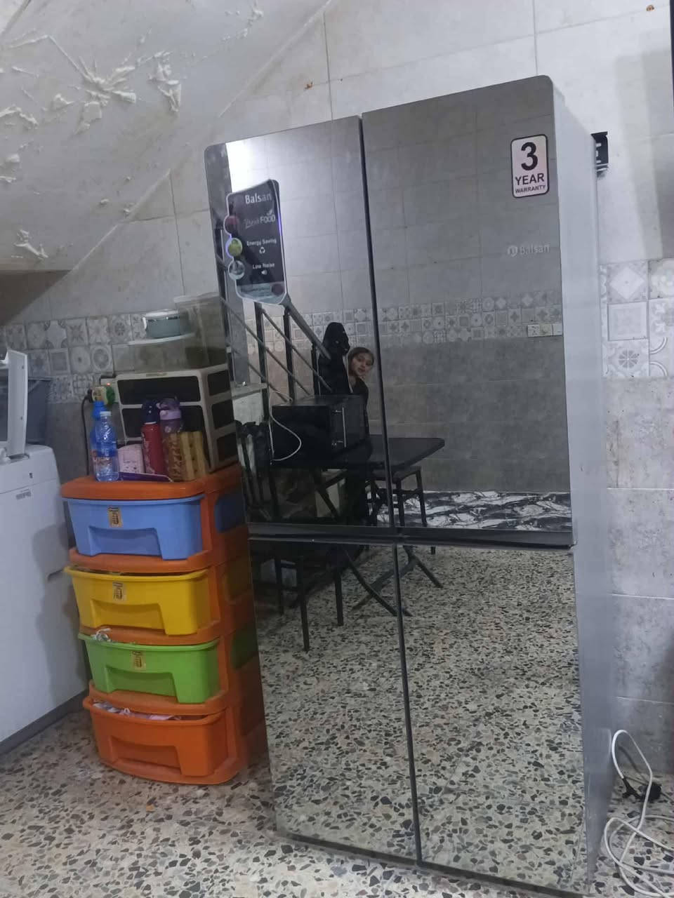 ثلاجة وبلازمة للبيع زعفرانية شارع الزهور قرب بانزين خانة ثلاجة استعمال قليل نضيفة  450  للااتصال *********** وات ساب موجود
