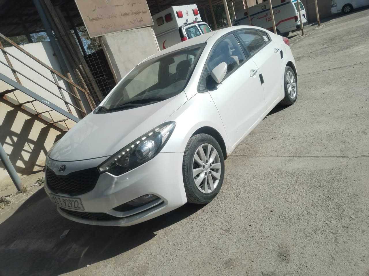 السلام عليكم سيراتو ٢٠١٦ بدون صبغ بيها بارد كلش قليل رقيم وتساب فقط *********** السعر ١٣٠
