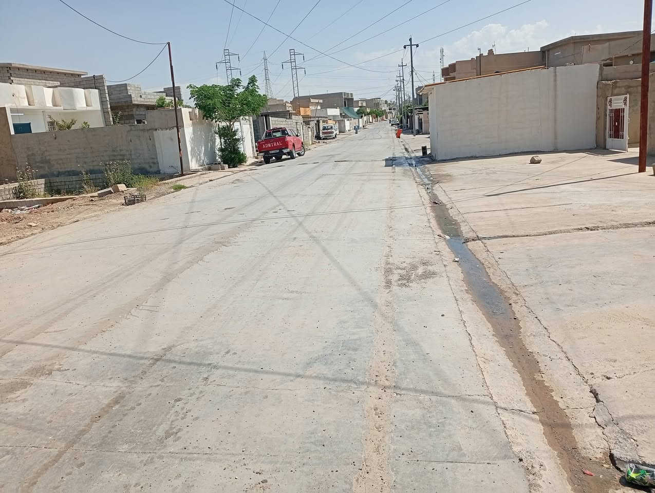 هيكل للبيع مصبوب كامل حتى ملبوخ ومسوي مجاري وكهربائيات مساحة الهيكل 300 متر على شارعين صاير مثل ما موضح بالصور موقع الهيكل قضاء الدبس حي الشهداء الثانية فرع خالد مشعان الحمداني السعر والمعاملة الاتصال على الرقم التالي ***********
