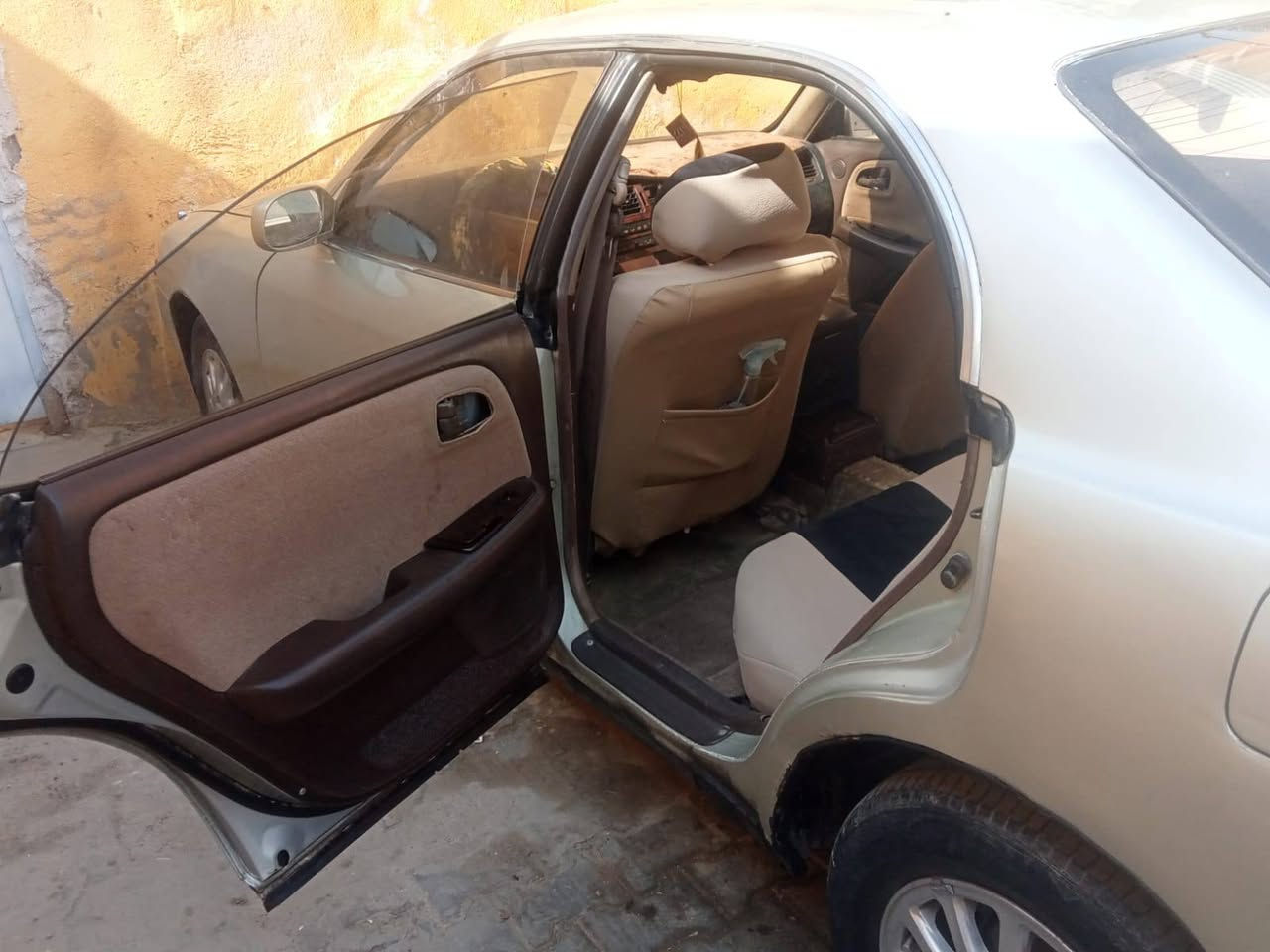 سياره شيزر مكفوله كص ونقل جاهزه من كلشي حداده تخم تأتير تبريد عوزه غاز سنويه الاحد 30مكينه وكير ونجي عنواني بصره سعر 50وبيه مجال نضافه مثل نضافت صوره بل ضبط ***********
