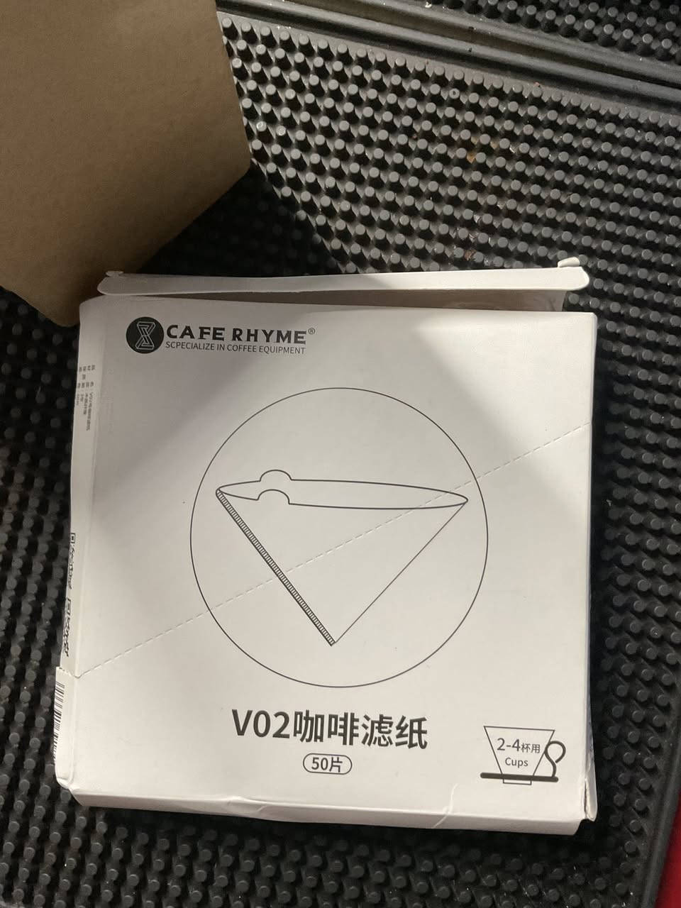 هذا المنتج هو حامل فلاتر القهوة من ماركة وان تو كابس (One Two Cups) موديل V02. 
مصمم لتنظيم وحماية فلاتر القهوة من الغبار والرطوبة.
يتسع لـ 200 قطعة من فلاتر القهوة المخروطية.
مصنوع من البلاستيك الأسود المتين مع غطاء شفاف لسهولة الرؤية.


**إذا كنت صاحب هذا الإعلان وتريد حذفه لأي سبب، رجاءا أرسل رسالة إلى الدعم الفني**