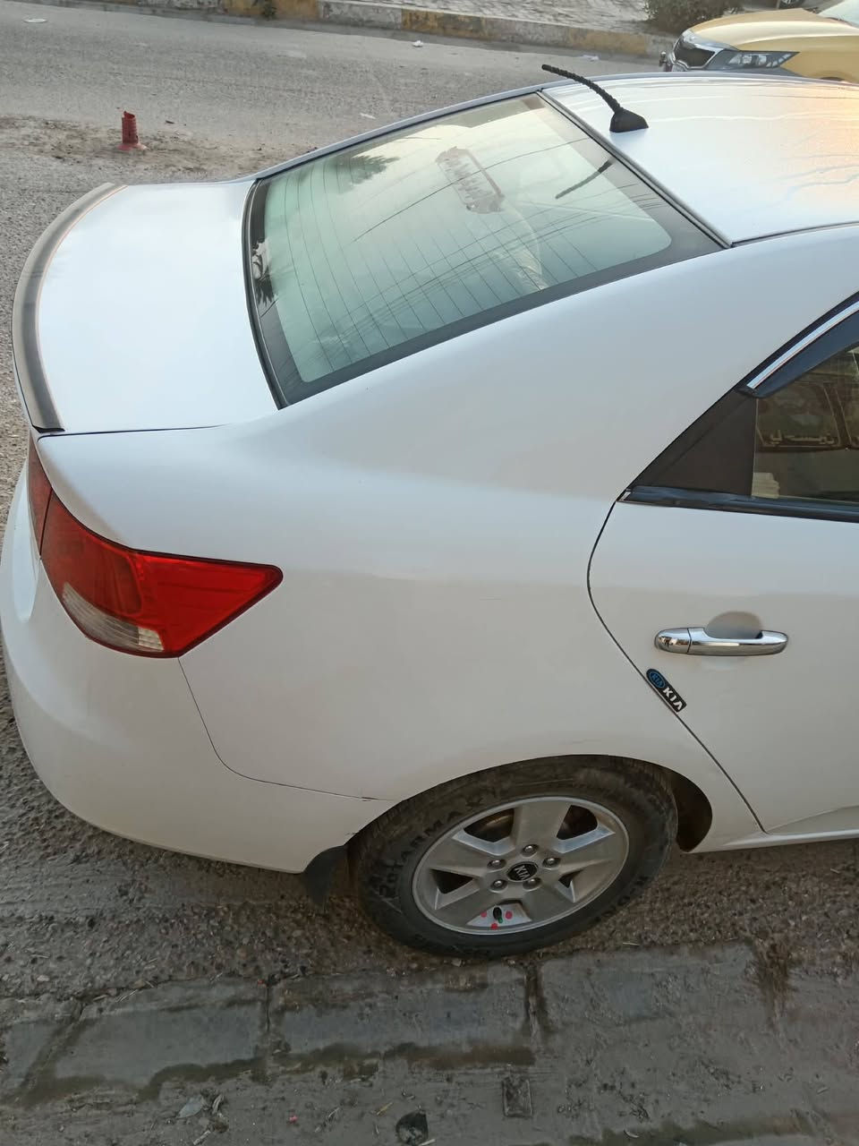 سيراتو 2012 خليجي 
قطعتين صبغ 
كير مكينه حدادية تدفئه تبريد تخم تاير كله جديد كفاله 
سعر ٨٨ وبيه مجال قليل جدا 
للأستفسار.  ***********
المكان ديوانيه شاميه صلاحيه
