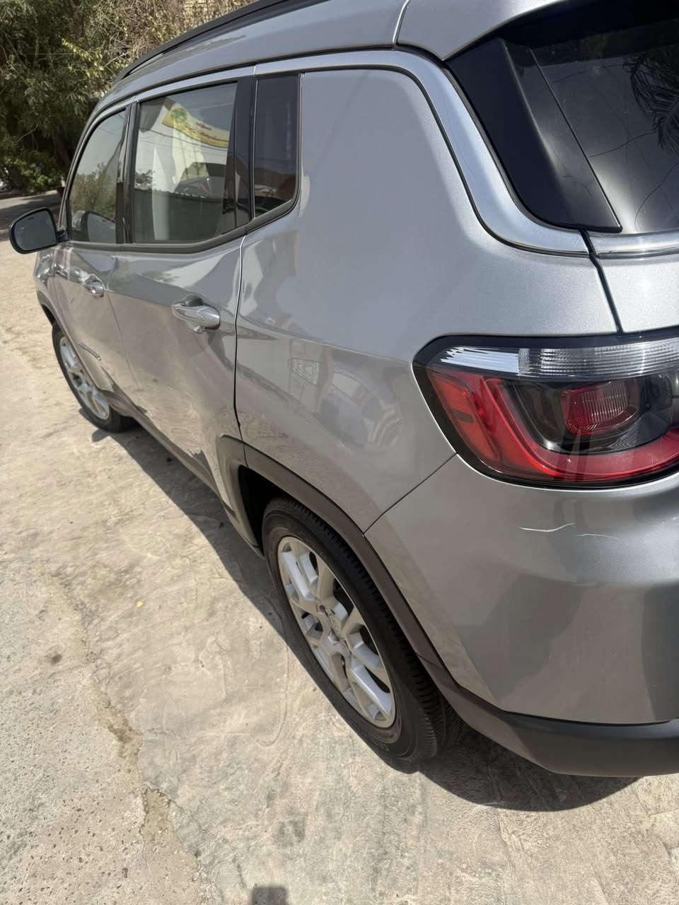 السلام عليك
جيب كومبارس موديل 22 الشكل الجديد

 رقم بغد

مكينه 2400

بصمه ابواب بصمه 

كشنات جلد

شاشه كبيره

فور ويل

مواصفات حلوه

السياره ماشيه 41 الف

جاملغ وبنيد حادثهه البجم بلادي راديترات كلهه بلادي شخط مامشخوطات 

رقم الهاتف ***********
السعر 142 بيهه مجال مستعجل ع بيعتهه
