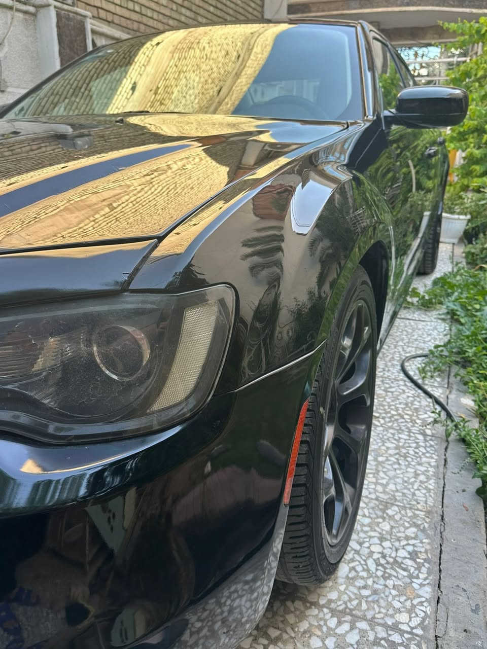 السلام عليكم كرايسلر اوباما c300 سياره مديل 2019 فول عده بانوراما >>بدون اير باك وكما واضح بالصور 
١-تحكم ستيرن جهتين 
٢-ستيرن كهربائي
٣-كامره خلفية
٤-دواخل جلد 
٥-كراسي كهرباء
٦-تدفئه تبريد مقاعد اماميه
٧-تدفئه المقاعد الخلفيه
٨- خزن ميموري وضعيات الجلوس
٩-شاشة جبيره
١٠-كير ماوس
١١-تشغيل عن بعد
١٢-بصمه ابواب
١٣-مري قلاب 
٧-ويل رياضي  تخم تاير جديد 
 السيارة رقم شمالي بأسمي  الون اسود مميز مكان السياره بغداد حي البنوك
للاستفسار ***********
او مراسلة دايركت ع خاص
