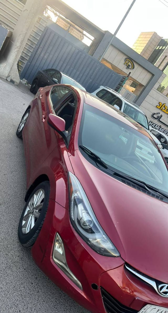 السلام عليكم ورحمة الله وبركاتة
النترا  وارد امريكي 
موديل   2015
محرك   2000
فتحه سقف 
كامره وشاشه بلاديه بالدشبول 
ماشيه   115  الف ميل 

حادث جاملغ وبنيد والجاملغ الثاني كلير 

مكاني البياع 
السعر  11000 $   مجال قليل 

الاستفسار   ***********
