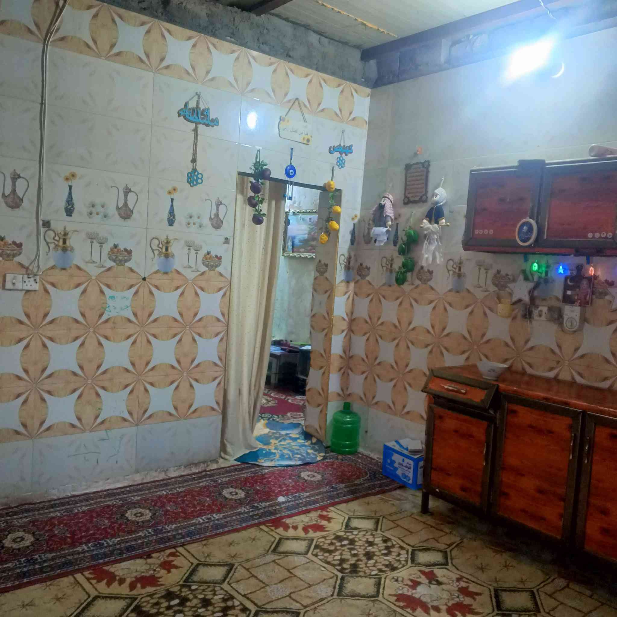 سلام عليكم ورحمه الله مرخصت الادمن بيت للبيع اصلاح زراعي ٢٥٠متر غرفتين هول استقبال مطبخ صحيات خارجية حمام داخلي ٣٠ وبي مجال للطيبين العنوان حي الغدير قرب الشيخ ابو ياسر***********بي واتساب
