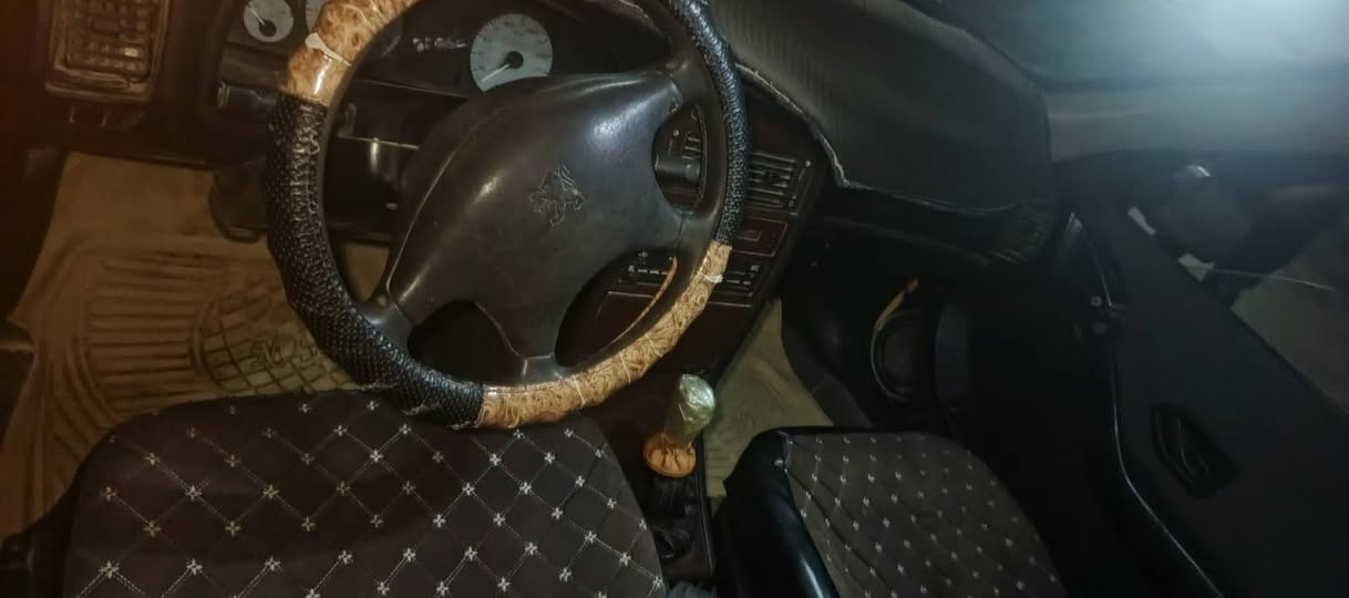 سلام عليكم  سياره لبيع بيجو بارص  ٢٠١٥سياره مكفوله كفاله عامه وكير ومكينه مكفوله سعره خاص خابر عله هاذه رقم ***********
