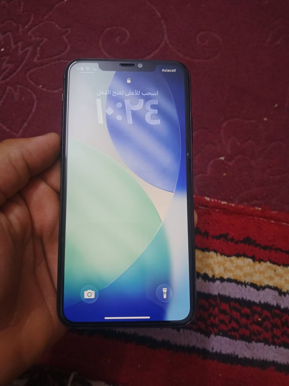 السلام عليكم 11برو ماكس قطعة نضيفة كلش  بطارية 77 مراوس بدراجة  ***********
