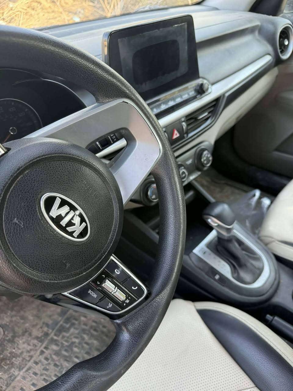 كيا فورتي 2020 رقم دولي هزه سنويه لوحات جدد باسمي 
بيه اربع قطع صبغ مكينه 2000 دوش تبريد تدفئه شغال 
رقم شاصي مرفق السعر 105 ورقه ***********
