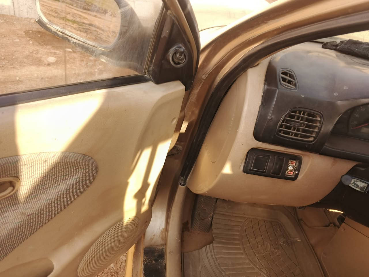 سعر ٣٨ وبيها مجال
كيا ريو م 2000 سياره خير من الله 
محرك وكير نضفه فول
كهرباية كله شغال  تدفه تبريد 
بيها بس ضرب بل باب خلفي 
رقم نكليزي شرط تحويل 
مكاني شهربان اطراف مياح ***********
