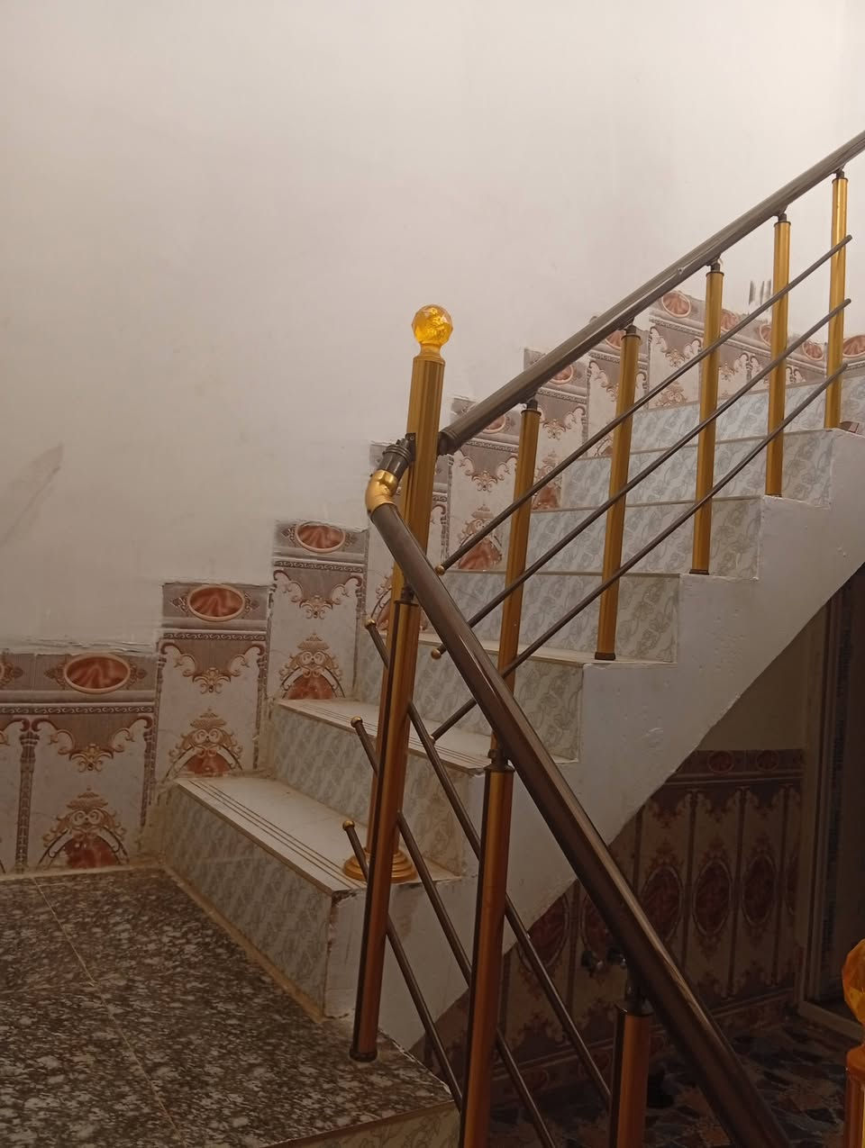 بيت إيجار 64 متر طابق واحد يحتوي على غرفه وصاله ومطبخ وحمام وطارمه العنوان كربلاء المقدسة خلف مستشفى ابو مهدي المهندس قرب مدينة ألعاب ضوء القمر الاتصال على الرقم التالي ***********
