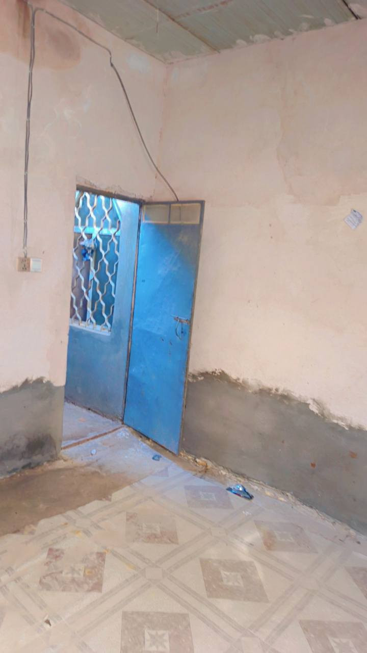 بيت  مع محل الى ايجار في حي ميسان ٩٠ متر ايجارة الشهر ١٠٠ الف خلف سكلة الكرعاوي في ش  رع الزوار ***********
