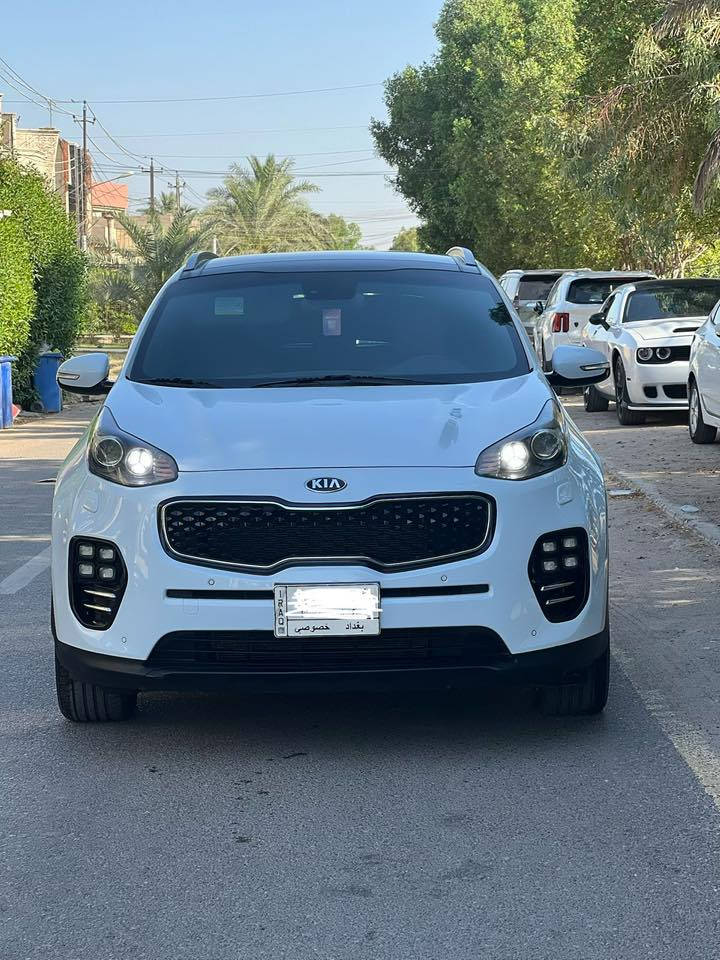 سلام عليكم 
للبيع كيا سبورتج 
موديل:2019  
خليجي 
ماشيه: 89 الف كيلو
فول مواصفات الجيتي لاين 
بصمه تشغيل
بصمه ابواب
تحكم ستيرن جهتين
كشنات كهرباء 
3انظمه قياده
 مثبت سرعة
محرك 2000دوش
 لايت زنون بلادي
بروجكتر زنون بلادي
بكلايت لد
مري شفط
بنوراما
حساس امامي خلفي
داخل جلد قرميدي
سايد بريك بصمه
اوتو هولد

السياره: كفاله عامه من التبديل والصبغ فقط ربع الدعاميه الخلفيه صبغ وبارد مكانين والباب مفتوح بسبب البارد
السعر:(18300$) 183 ورقه وبي مجال
مكان السياره: بغداد العامريه
للاستفسار:***********
