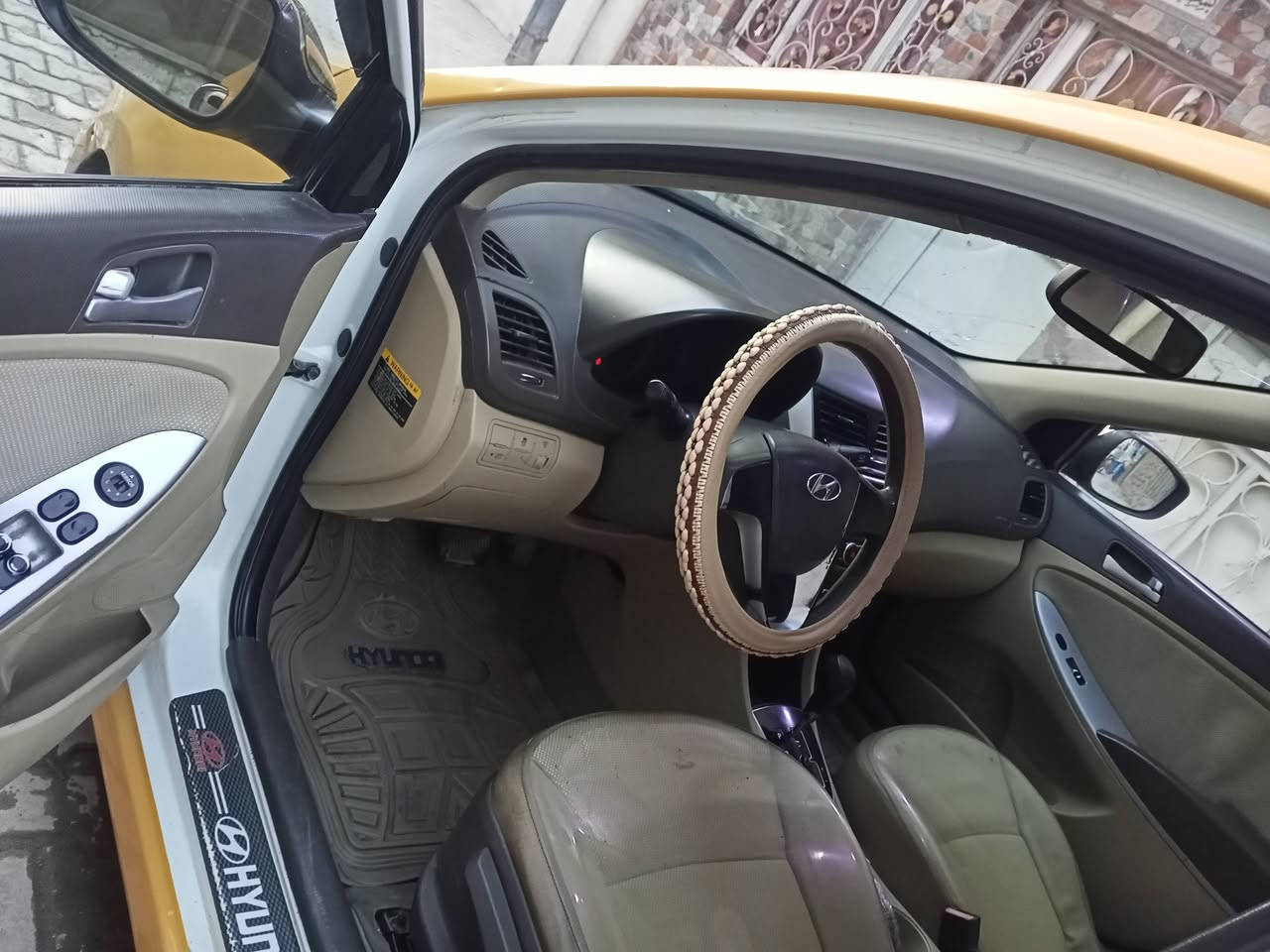 سلام عليكم اكسنت موديل 2013 وارد امريكي مادتها بابين مبدلات ببلادي سونرها مرفق بجمها شركه محرك مبدأ مال حاويه جديد لا تنقيص ولا بخار تبريد ثلج داخلها نظيفه عسليصدرها تأثيرات نظيفه هيئه اليوم صفرتها غرامات مصفره سياره جاهزه السعر 79 بيها مجال بسيط العنوان بغداد المنصور قرب بلديه المنصور ***********
