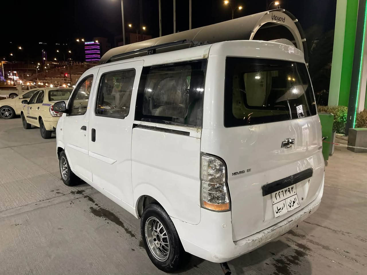 ميني پاس شوفرليت N200
موديل ٢٠١٠ 
سيا ره كه ليدراوي بيش و دواي نيه ته نها چه ن قوپاويه كي بچوك و جوار تا يه ي لوك له ژيري و گير و مه كينه به شه رت و نه صه وتي تيا يه و نه بوخاري هه يه و نه دوكه لي هه يه و بيش و دوا تا زه دا گيراوه و سنو ي به سه ر چوه و ته حويل و غه رامه به شه رت.
سعري ٣٥$
*********** السليمانية, العراق
