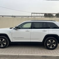 جيب شيروكي لمتد 2024  هايبرد (بلك ان) بانزين + هايبرد + شحن منزلي  صبغ...