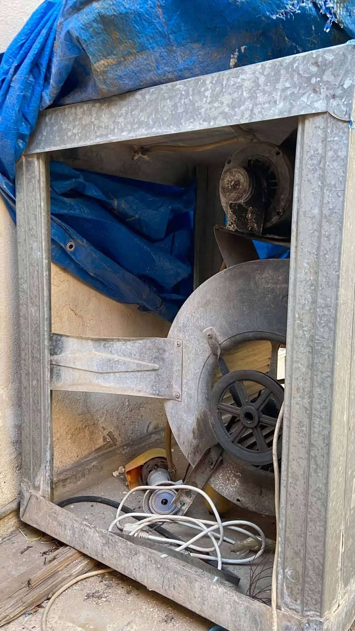 مبردة حجم ٢.٥  نوعية ثقيلة اصلية شغاله سعرها ٧٥ الف قفل..
*********** واتس

