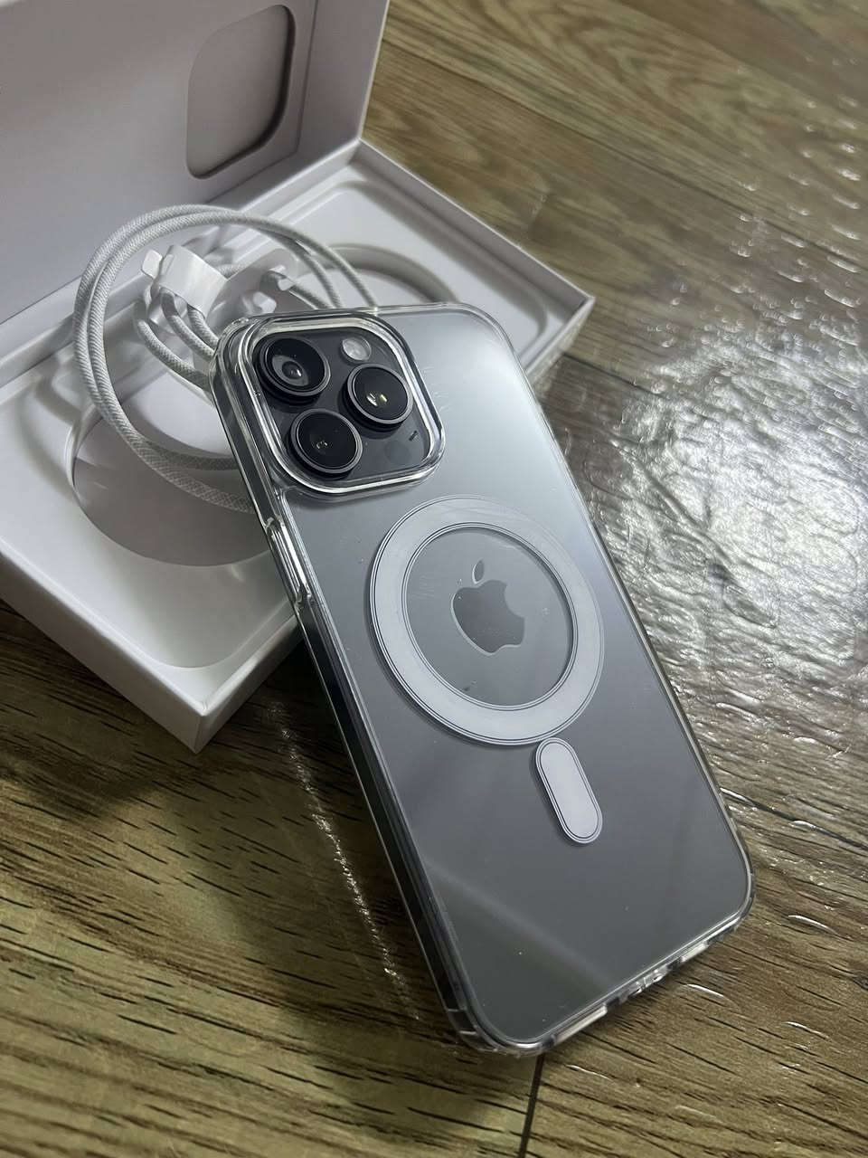 ايفون 15 برو ماكس  (( شرق اوسط ،، ضمان ماستر )) لون تيتانيوم  اسود  مميز للبيع او مراوس ب ايفون فقط واخذ فرق :- 
لون تيتانيوم اسود✅
ذاكره 256 ✅
بطاريه 86 ✅
شرق اوسط ماستر ✅
شاصيه كفاله عامه حت من الزلغ ✅
كامل ملحقاته كارتونته وكفر ماكسيف ✅
شاشه 3 خيارات ✅
فيس ايدي شغال ✅
الجهاز مستبدل شاشه احسن نوعيه بل سوك حالها حال الاصلي وتجي وتفحص واذا تحب راسلني واتساب اصورلك فديو عله اشوفك سلاستها وشكد اصليه السعر 625 
العنوان بغداد 
***********
