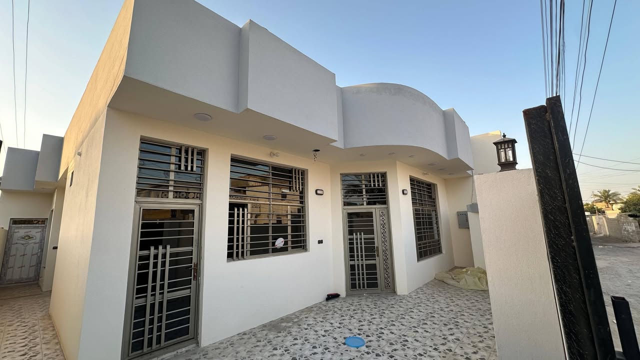 🏡 دار للبيع – ركن 🏡
📍 الموقع: بغداد / المدائن – منطقة الجعارة
🚗 يبعد عن الشارع الرئيسي للمدائن حوالي 250 متر.
📐 المساحة: 185 م²
📏 الواجهة: 11.5 متر
📏 النزال: 16 متر
🧱 نوع البناء: طابوق
📄 نوع العقار: طابو زراعي – سند (25)
مواصفات الدار:
استقبال
صالة
مطبخ
٢ غرف نوم
حمام داخلي
٢ صحيات خارجيه 
📞 للاستفسار والاتصال:
***********
***********
